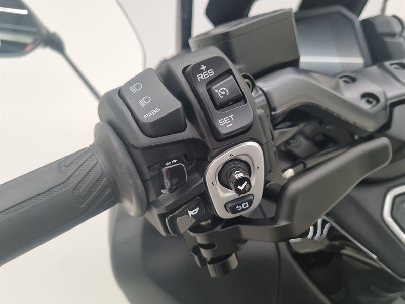 Load image into Gallery viewer, 2025 Yamaha T Max