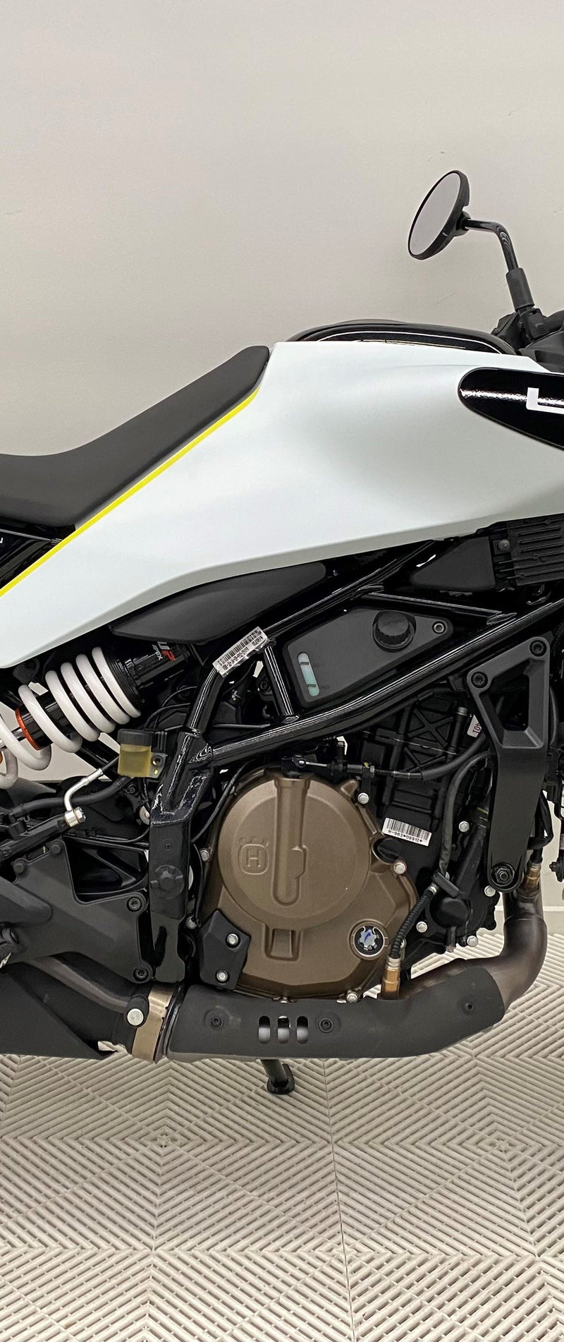 Load image into Gallery viewer, 2024 Husqvarna Vitpilen 401