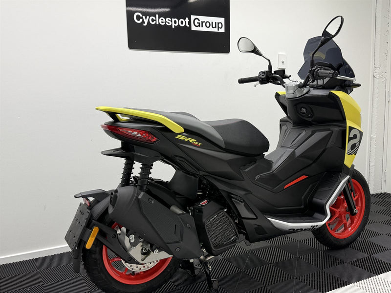 Load image into Gallery viewer, 2024 Aprilia SR GT 200