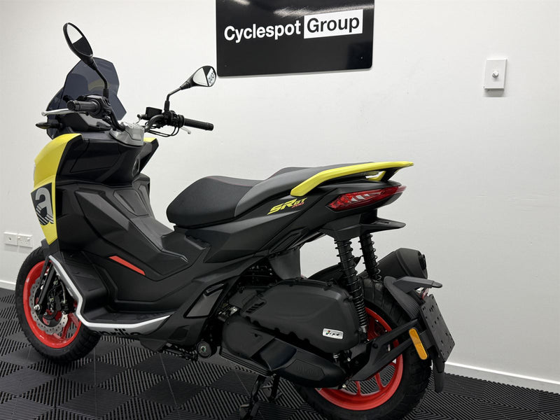 Load image into Gallery viewer, 2024 Aprilia SR GT 200
