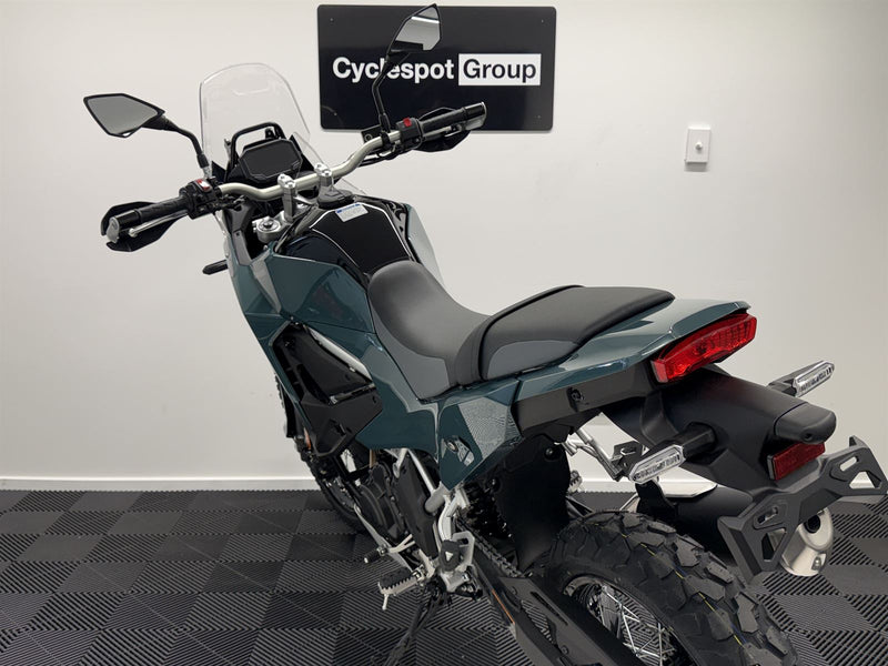 Load image into Gallery viewer, 2026 Kawasaki KLE 500 Special Edition