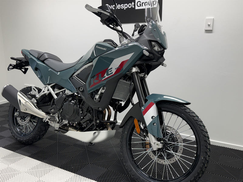Load image into Gallery viewer, 2026 Kawasaki KLE 500 Special Edition