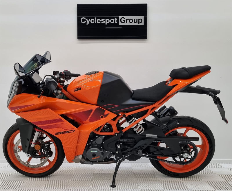 Load image into Gallery viewer, 2024 KTM RC 390