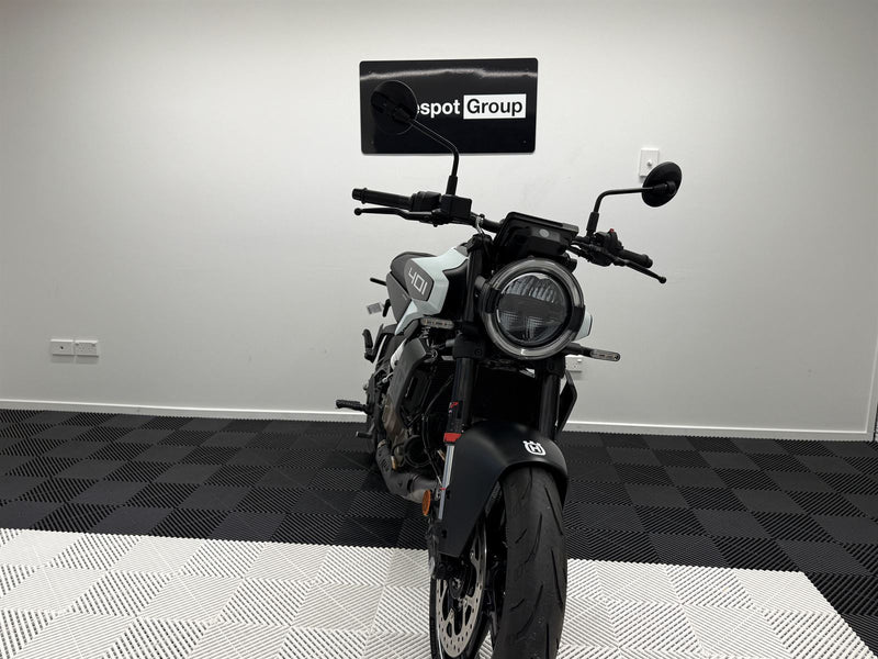 Load image into Gallery viewer, 2024 Husqvarna Vitpilen 401 Demo