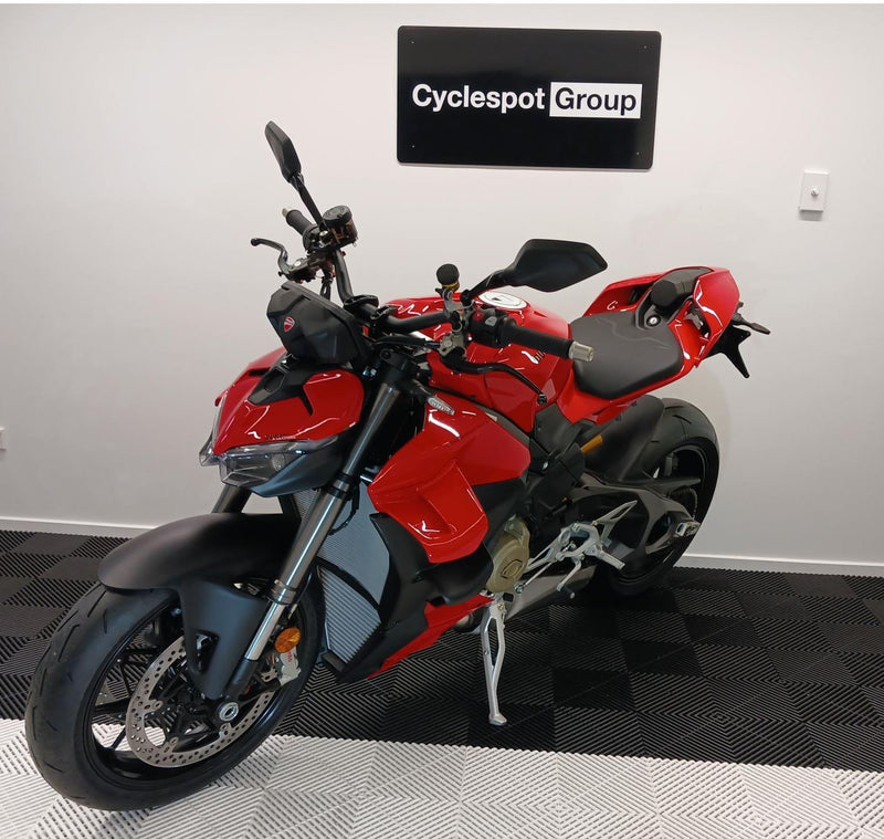 Load image into Gallery viewer, 2025 Ducati Street Fighter V4 SAVE