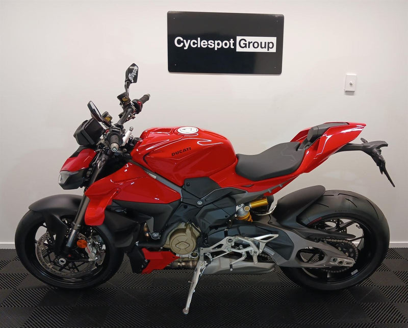 Load image into Gallery viewer, 2025 Ducati Street Fighter V4 SAVE