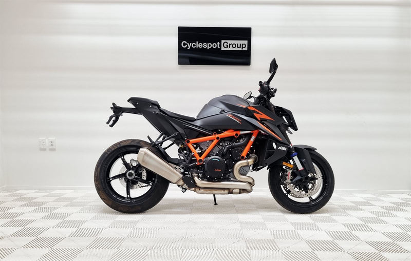 Load image into Gallery viewer, 2026 KTM 1390 Super Duke R EVO