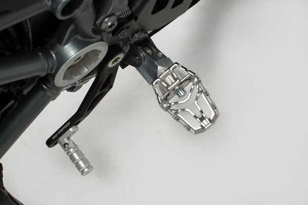 Load image into Gallery viewer, FOOTREST KIT SW MOTECH EVO APRILIA SL BMW F KAWASAKI KLV SUZUKI BANDIT DL GSR GSX VS
