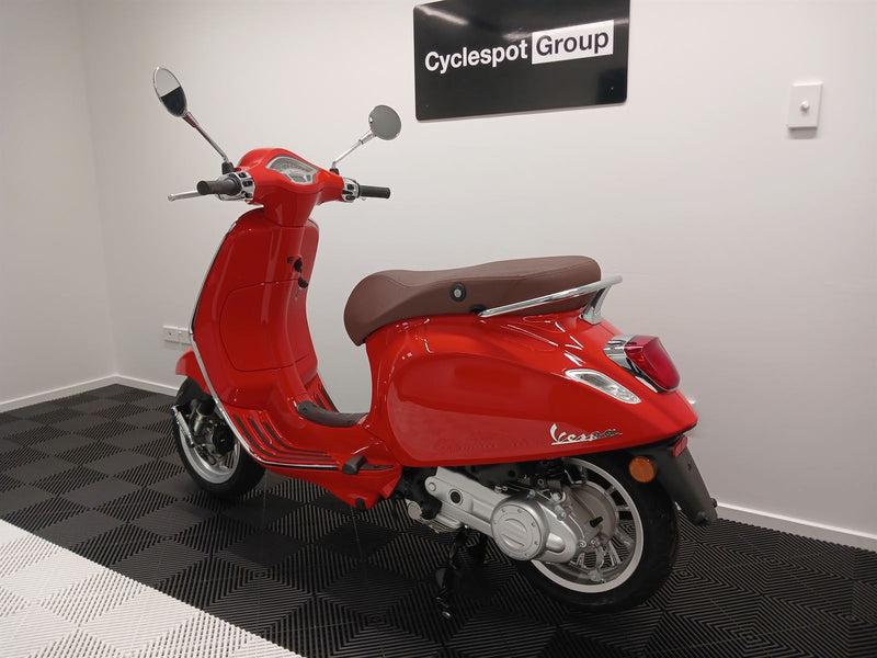 Load image into Gallery viewer, 2024 Vespa Primavera IN STOCK NOW !!!-2024

