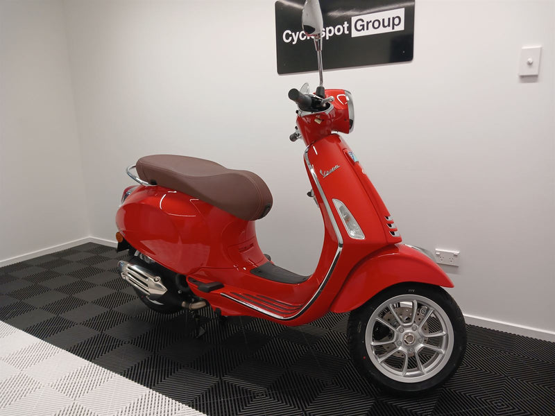Load image into Gallery viewer, 2024 Vespa Primavera IN STOCK NOW !!!-2024
