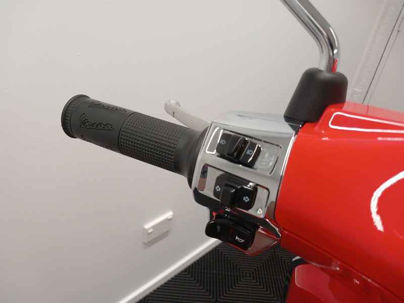 Load image into Gallery viewer, 2024 Vespa Primavera IN STOCK NOW !!!-2024
