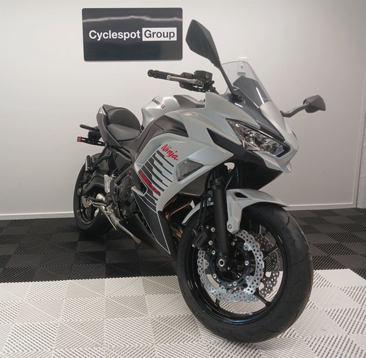 2026 Kawasaki Ninja ER 650 F - Pearl White