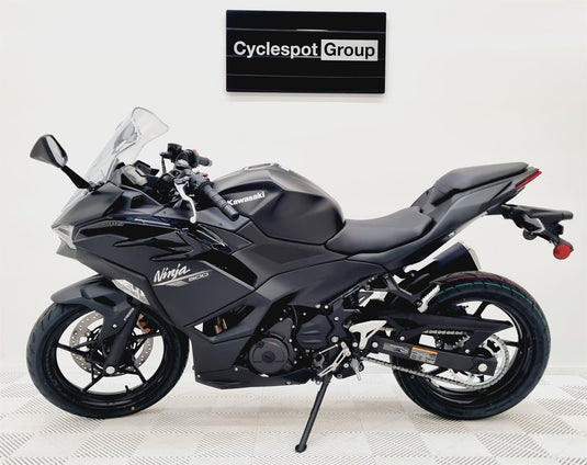 2026 Kawasaki Ninja EX 500 - Black