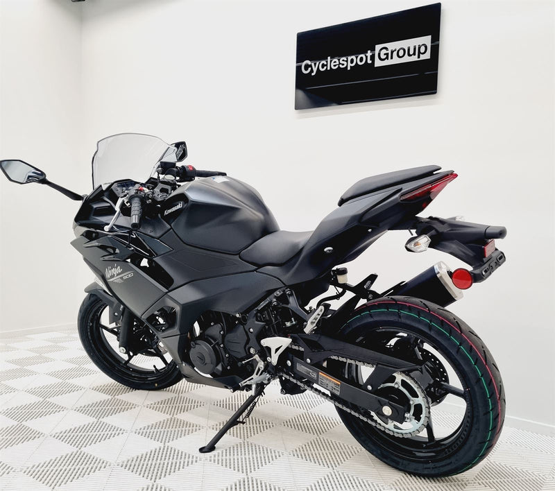 Load image into Gallery viewer, 2026 Kawasaki Ninja EX 500 - Black
