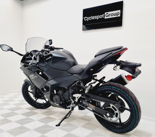 2026 Kawasaki Ninja EX 500 - Black