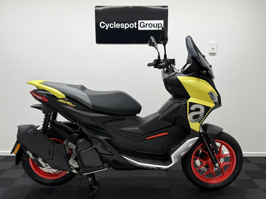 2024 Aprilia SR GT 200