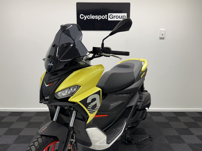 Load image into Gallery viewer, 2024 Aprilia SR GT 200
