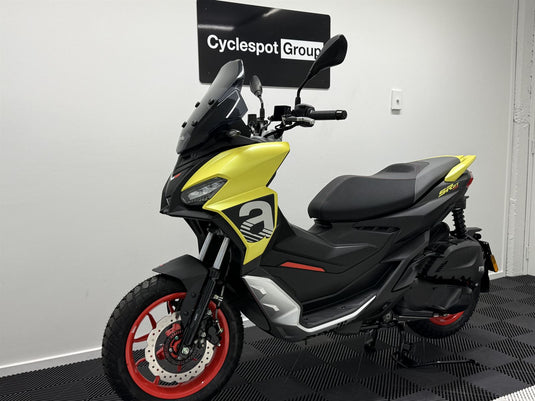 2024 Aprilia SR GT 200
