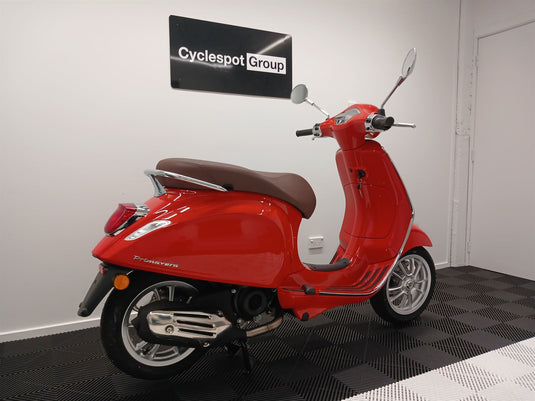 2024 Vespa GTS 150 Super