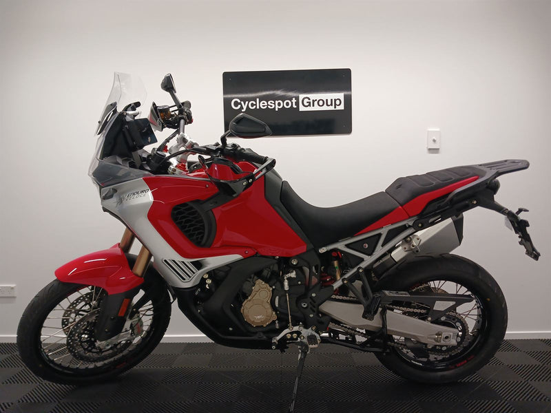 Load image into Gallery viewer, 2024 MV Agusta Enduro Veloce Ex demo
