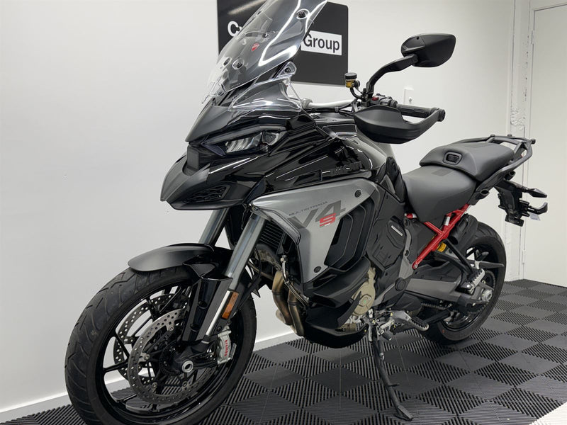 Load image into Gallery viewer, 2025 Ducati Multistrada 2025 V4S - TRAVEL &amp; RADAR
