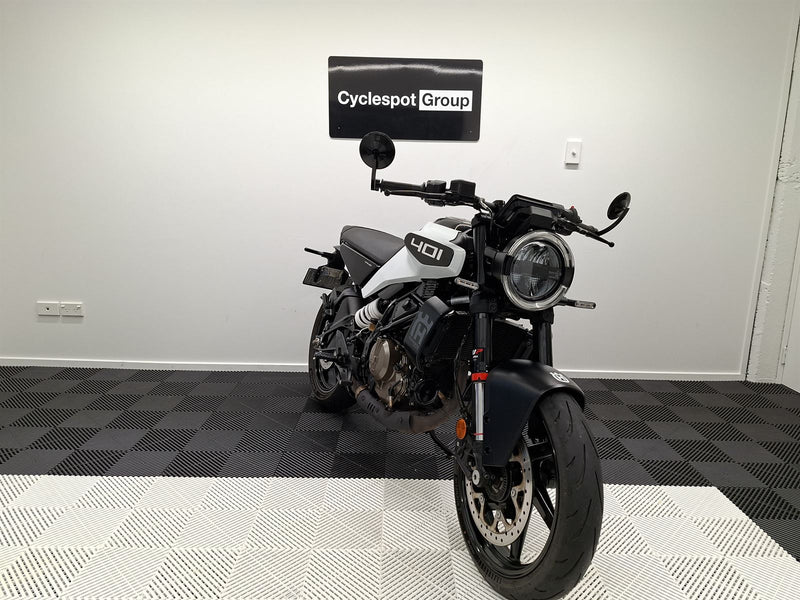 Load image into Gallery viewer, 2025 Husqvarna Vitpilen 401
