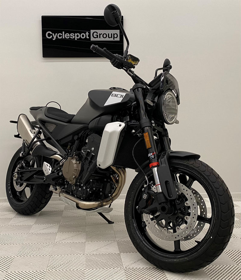 Load image into Gallery viewer, 2024 Husqvarna Svartpilen 801
