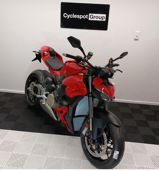 2025 Ducati Street Fighter V4 SAVE