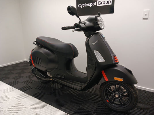 2023 Vespa GTS 300 Super