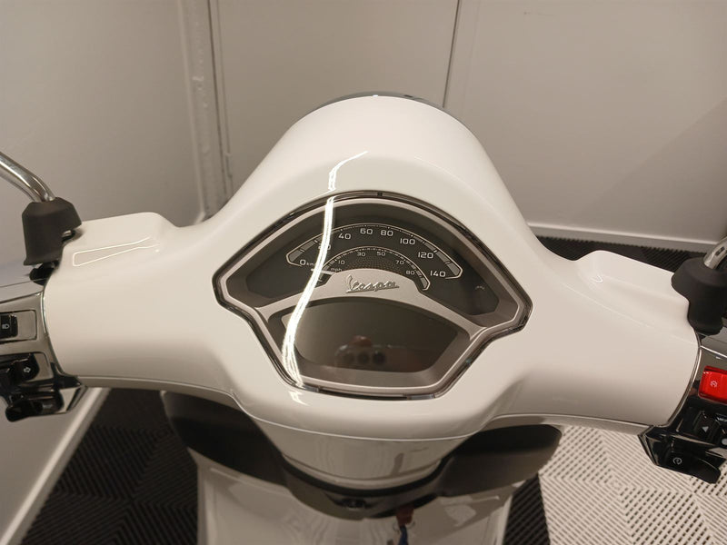 Load image into Gallery viewer, 2024 Vespa Primavera 150 | White Innocente
