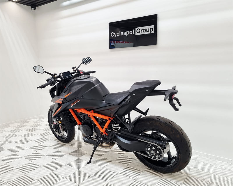 Load image into Gallery viewer, 2026 KTM 1390 Super Duke R EVO
