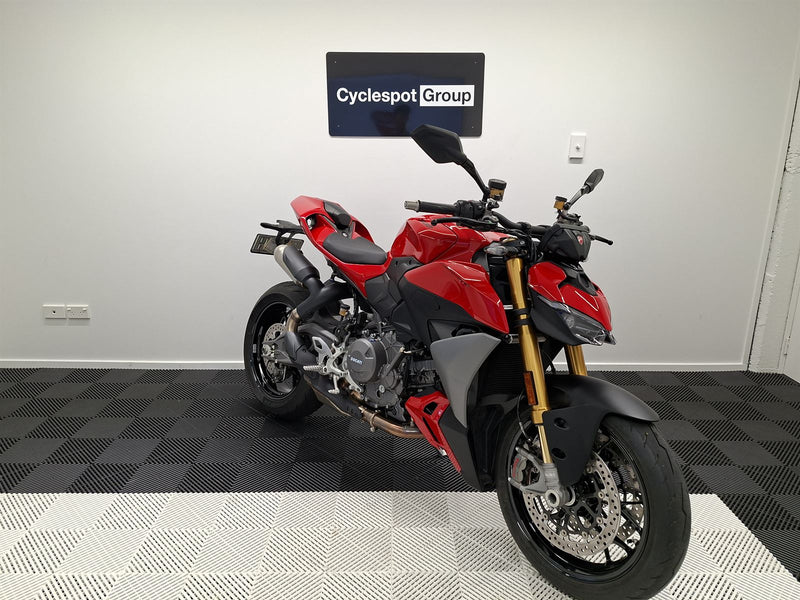 Load image into Gallery viewer, 2026 Ducati Street Fighter V2S
