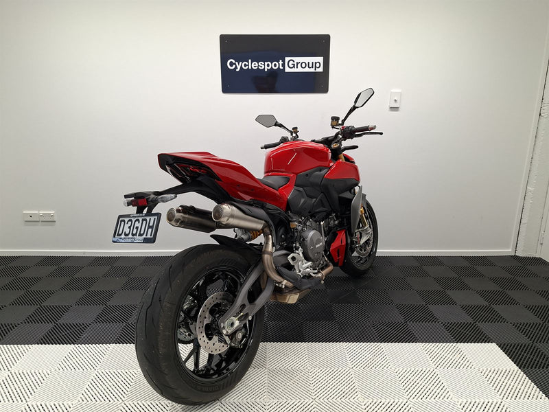 Load image into Gallery viewer, 2026 Ducati Street Fighter V2S

